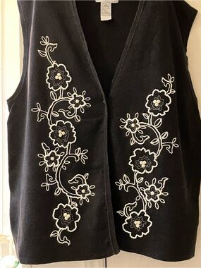 Koret Black Knit Vest with Subtle Texture